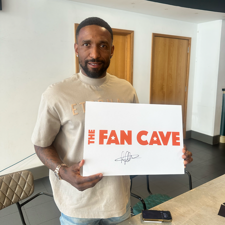 Jermain Defoe Partners with The Fan Cave for Exclusive Memorabilia Signing