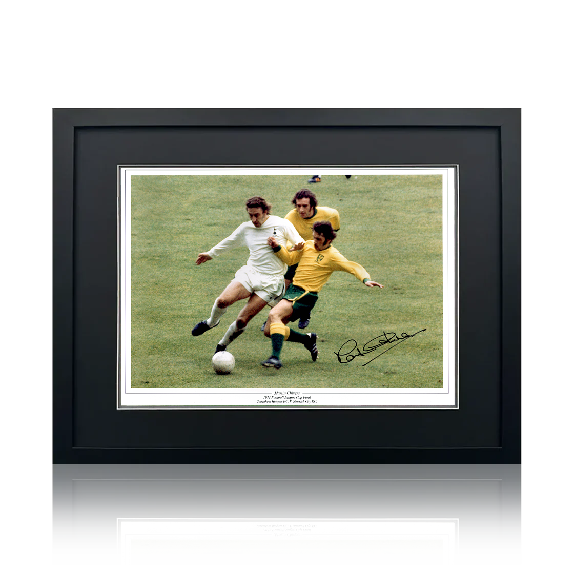 Martin Chivers Signed Tottenham Hotspur 16x12 Photo Framed