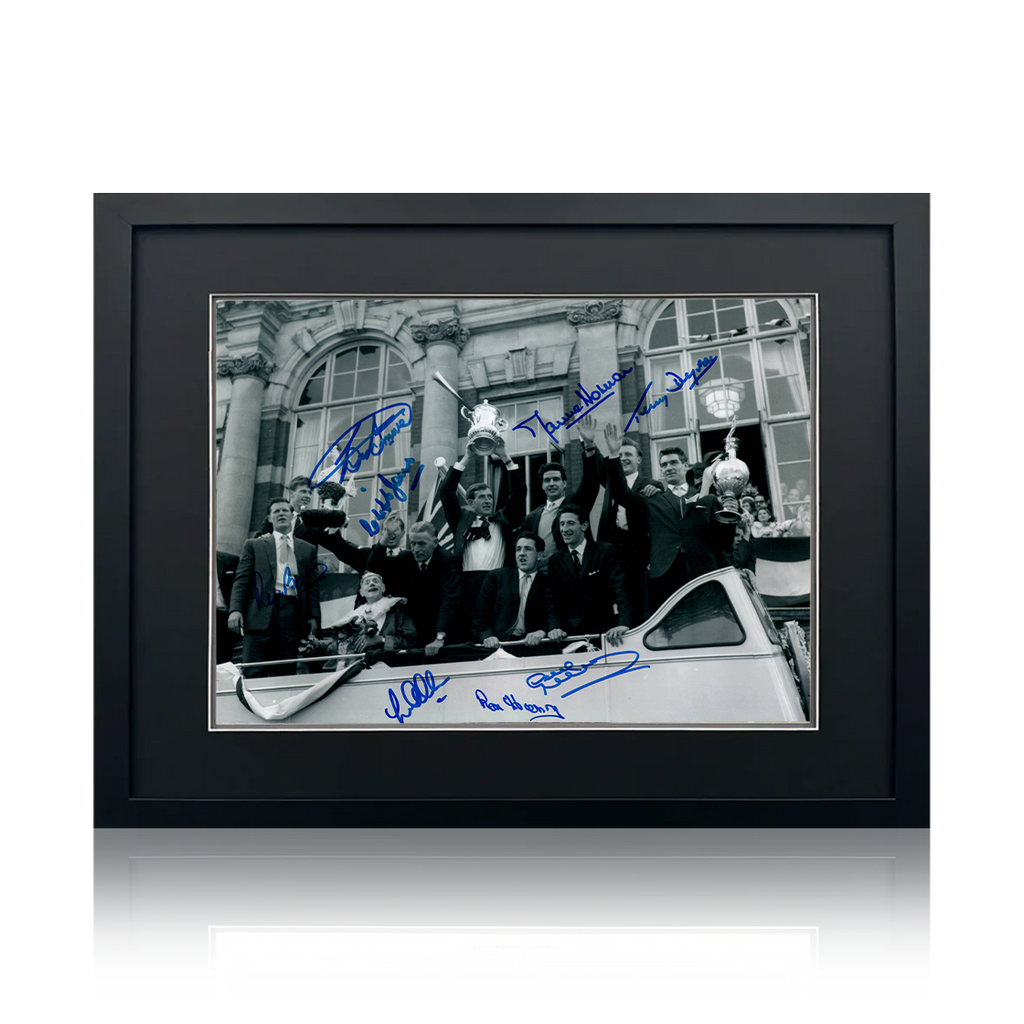 Tottenham Hotspur 1961 Squad Signed By 8 Image 3 Deluxe Mount Frame