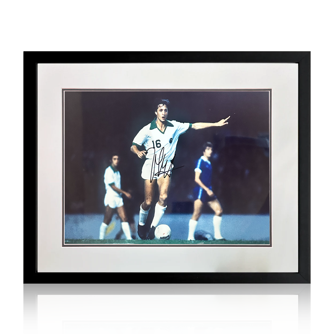 Johan Cruyff Signed New York Cosmos Photo Deluxe Mount Frame (AFTAL Authentication)
