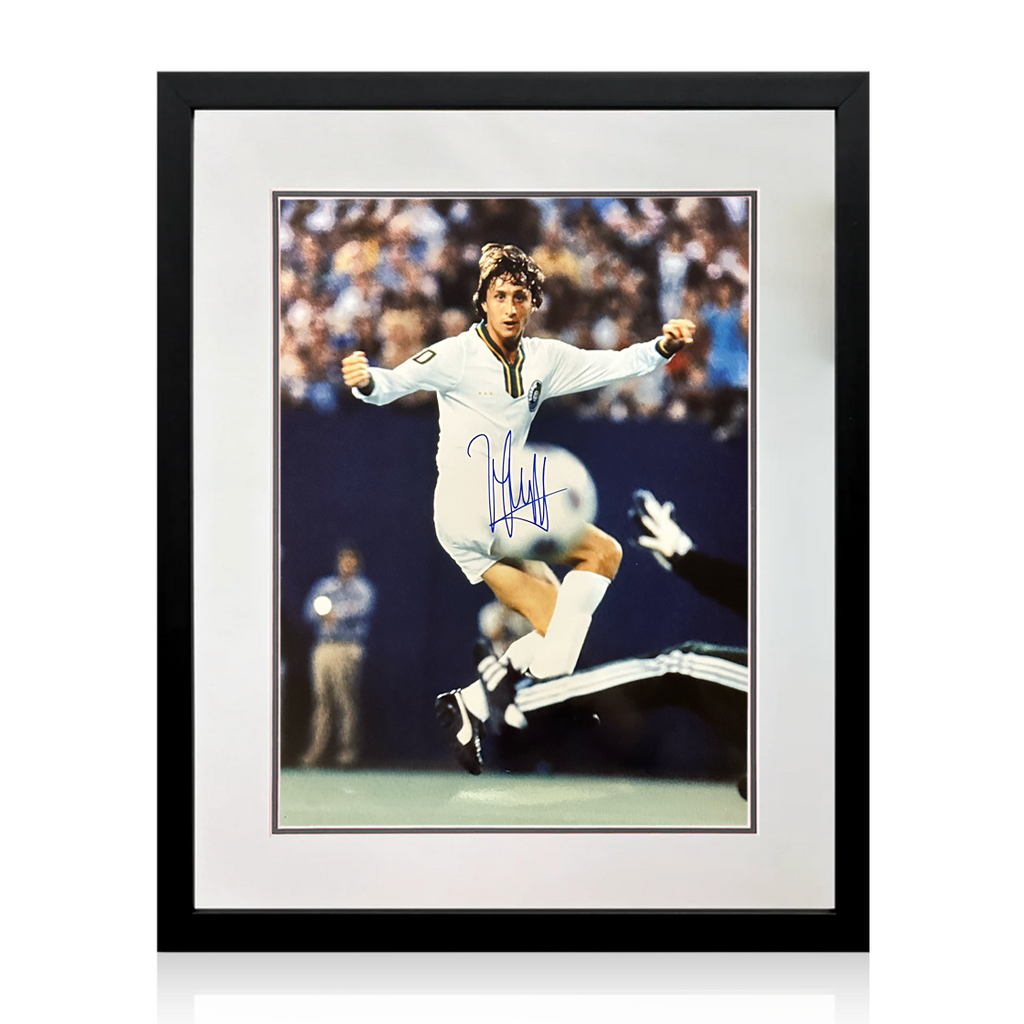 Johan Cruyff Signed New York Cosmos Photo Deluxe Mount Frame (AFTAL Authentication)