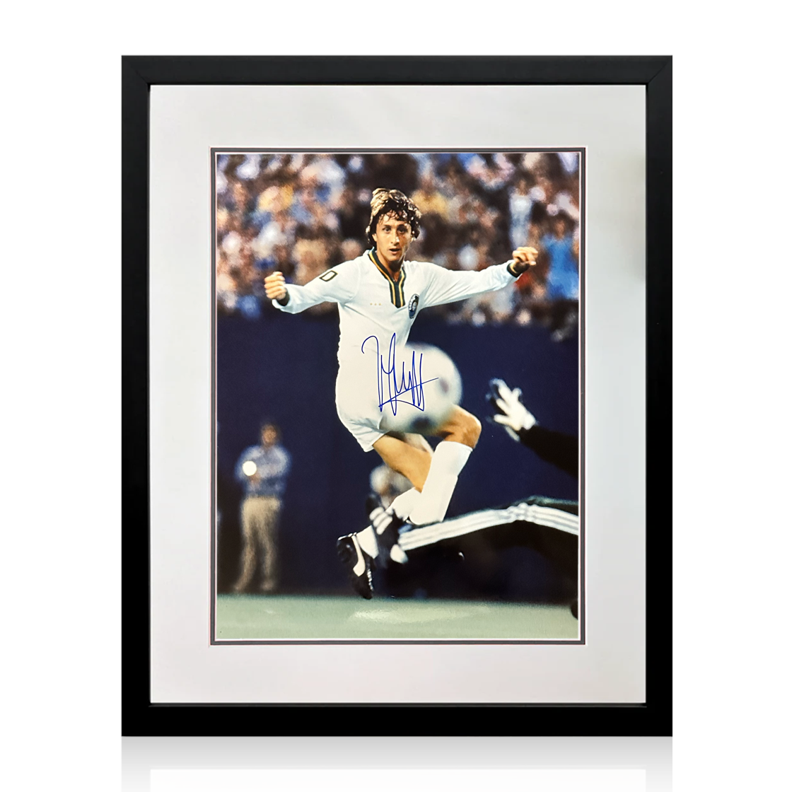 Johan Cruyff Signed New York Cosmos Photo Deluxe Mount Frame (AFTAL Authentication)